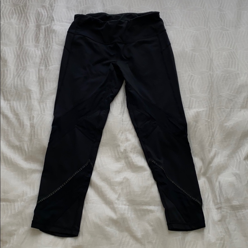 Zella Workout Capris - Black with mesh - Size XS